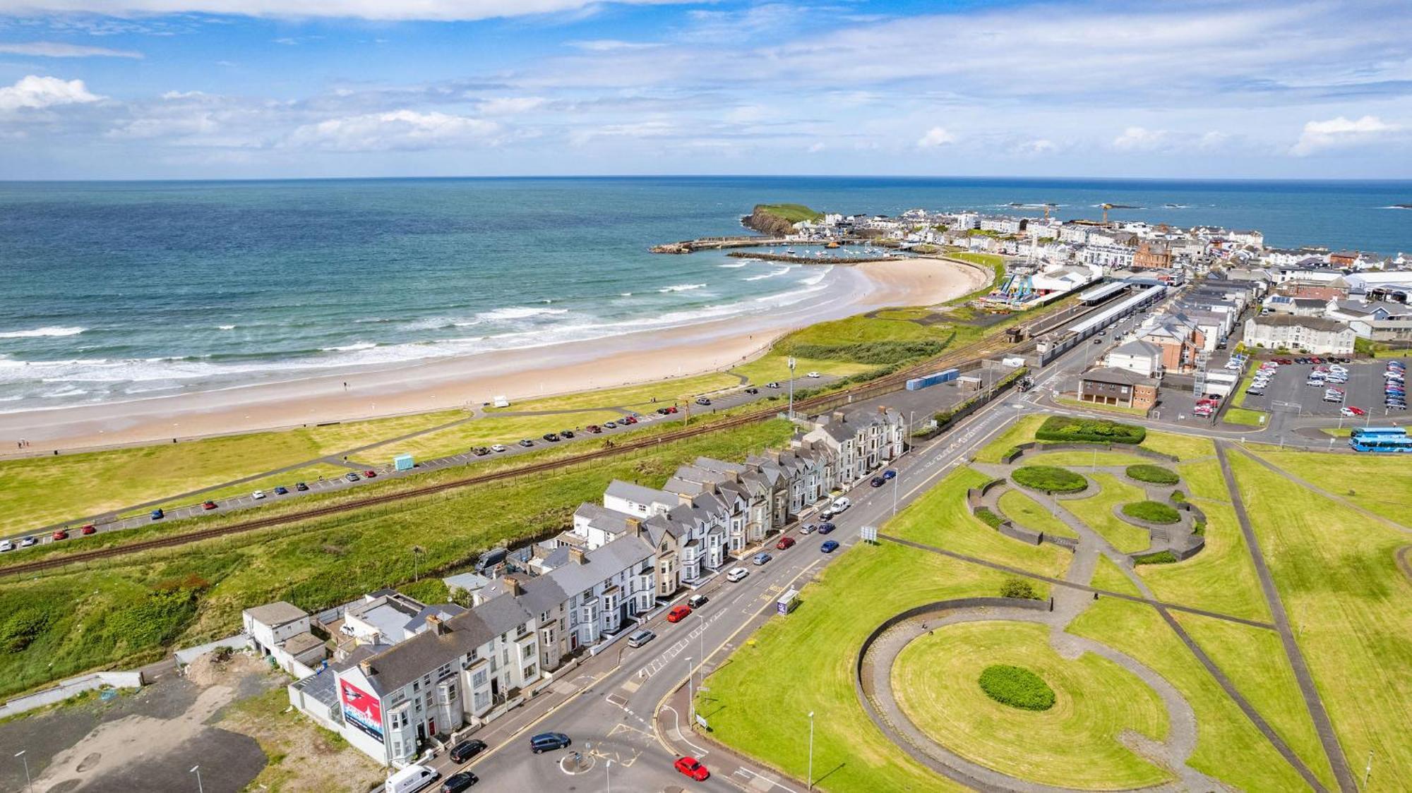2 Dunluce Green - Portrush By The Sea Экстерьер фото